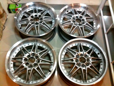 แม็กซ์ 16 นิ้ว สเปค 4 รู 100 และ 114.3 ใส่ได้หมดเกือบทุกรุ่นครับ แม็กซ์ 16 นิ้ว สเปค 4 รู 100 และ 114.3 ใส่ได้หมดเกือบทุกรุ่นครับ