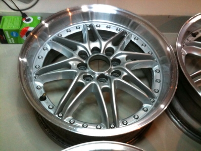 แม็กซ์ 16 นิ้ว สเปค 4 รู 100 และ 114.3 ใส่ได้หมดเกือบทุกรุ่นครับ แม็กซ์ 16 นิ้ว สเปค 4 รู 100 และ 114.3 ใส่ได้หมดเกือบทุกรุ่นครับ