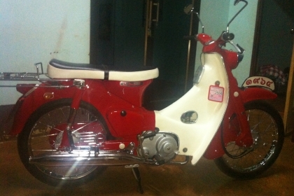 ฝากขายc100ครับ พอดีเพิ่งไปซื้อมา แต่มีเรื่องต้องใช้เงินเลยต้องจำใจขายครับ ขายขาดทุนเลยครับ สนใจติดต่อได้เลยครับ มีทะเบียนพร้อมชุดโอน