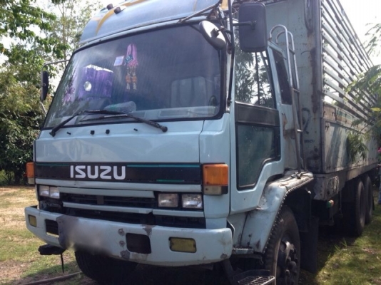 รถอิซูซุ 10 ล้อ รั่ว  FVZ 195 แรงม้า  สนใจติดต่อ 081 - 6079515