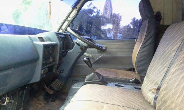 ขายหกล้อดั้ม 195 แรง ประกอบนอกทั้งคัน รถสวยสมบูรณ์สุดๆ ครับขายราคา825000 บาทครับ จัดแนนได้500000บาทครับลดราคาแล้วใครสนใจคุยกันครับ จะขายแล้ว