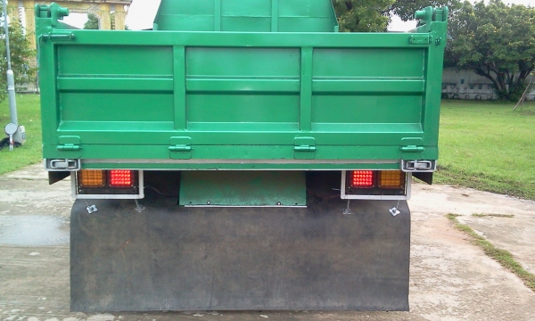 ขายหกล้อดั้ม 195 แรง ประกอบนอกทั้งคัน รถสวยสมบูรณ์สุดๆ ครับขายราคา825000 บาทครับ จัดแนนได้500000บาทครับลดราคาแล้วใครสนใจคุยกันครับ จะขายแล้ว