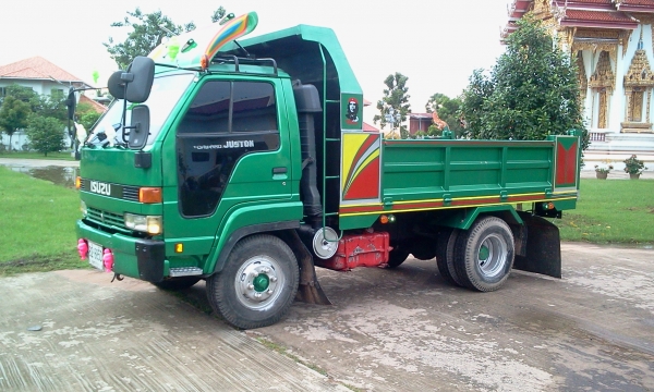 ขายหกล้อดั้ม 195 แรง ประกอบนอกทั้งคัน รถสวยสมบูรณ์สุดๆ ครับขายราคา825000 บาทครับ จัดแนนได้500000บาทครับลดราคาแล้วใครสนใจคุยกันครับ จะขายแล้ว