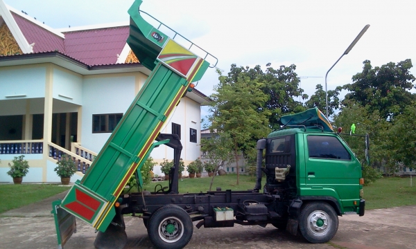 ขายหกล้อดั้ม 195 แรง ประกอบนอกทั้งคัน รถสวยสมบูรณ์สุดๆ ครับขายราคา825000 บาทครับ จัดแนนได้500000บาทครับลดราคาแล้วใครสนใจคุยกันครับ จะขายแล้ว