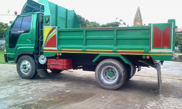 ขายหกล้อดั้ม 195 แรง ประกอบนอกทั้งคัน รถสวยสมบูรณ์สุดๆ ครับขายราคา825000 บาทครับ จัดแนนได้500000บาทครับลดราคาแล้วใครสนใจคุยกันครับ จะขายแล้ว