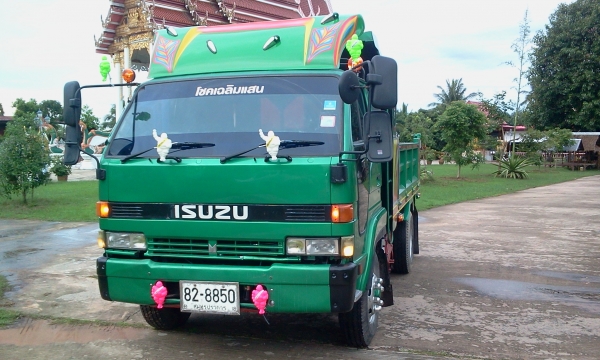 ขายหกล้อดั้ม 195 แรง ประกอบนอกทั้งคัน รถสวยสมบูรณ์สุดๆ ครับขายราคา825000 บาทครับ จัดแนนได้500000บาทครับลดราคาแล้วใครสนใจคุยกันครับ จะขายแล้ว