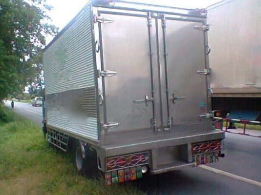 รถฮีโน่ 6 ล้อ ตู้เย็น 145 แรงม้า  สนใจติดต่อ 081 - 6079515