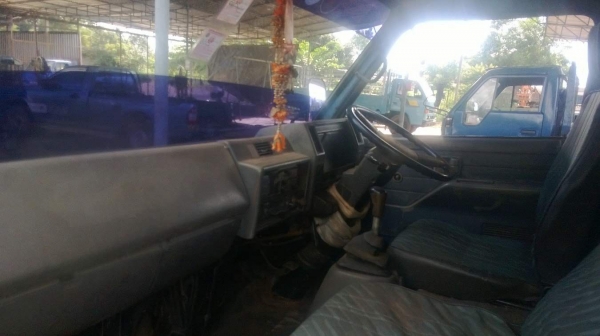 ขาย NPR เครื่อง 4BC2 ฝาดำ 100 แรง  พวงมาลัย power เครื่องดี แชชซืสวยกิ๊บ