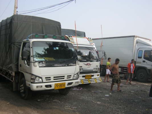 บุญเลิศ รุ่งเรืองขนส่ง รถอยู่มินบุรี รับจ้างขนส่งของทั่วประเทศ