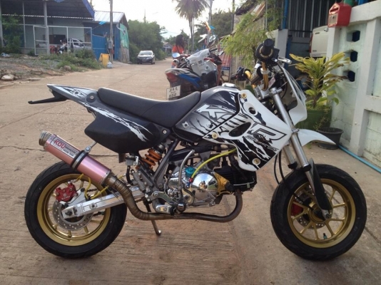 รับแลก / เทิน  มี ksr แต่งเต็มๆ มาเทิน sr400 ถ้ามี สรรพสามิตจะพิจารณาเป็นพิเศษคร
