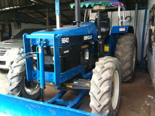 ขายรถไถ FORD 6640 New Holland 4x4WD ปี96 พร้อมใบอินวอยไปจดทะเบียน