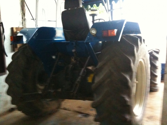 ขายรถไถ FORD 6640 New Holland 4x4WD ปี96 พร้อมใบอินวอยไปจดทะเบียน