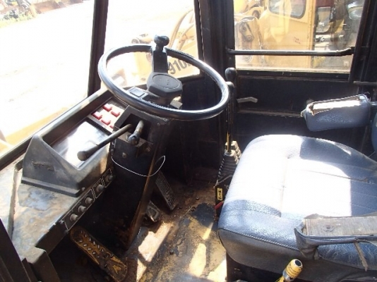 ขายรถตักล้อยาง TCM 830-2