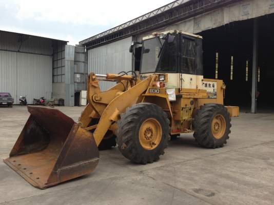 ขายรถตักล้อยาง TCM 830-2