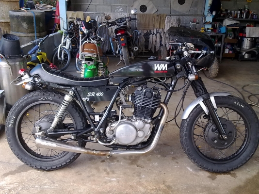 ขาย/แลก sr 400 wm  สภาพแต่ง ขับ หล่อๆ เรยคับ