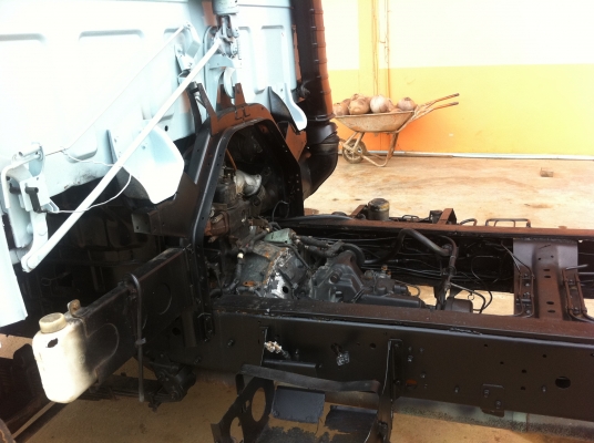 ISUZU FRR เครื่อง 175 หัวลากคัสซี ทำสีหัวแล้ว เครื่องดี คัสซีสวย ราคาต่อรองได้ ISUZU FRR เครื่อง 175 หัวลากคัสซี ทำสีหัวแล้ว เครื่องดี คัสซีสวย ราคาต่อรองได้