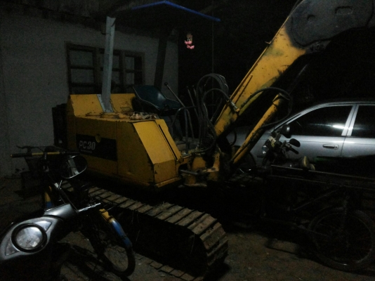 ***ขายแล้วครับขอบคุณ Truck2hand ขายรถขุดน้อย KOMATSU PC30-3 เครื่องเดิมปั๊มเดิม แรงดี ใช้งานปกติ เอวดีไม่แตก ใบแทรก โซ่ สภาพดี ทำงานได้ปกติ อาร์มมีปะนิดหน่อย สภาพพร้อมใช้งาน เอกสารสัญญาซื้อขาย ราคาต่อรองได้เด้อพี่น้องครับ