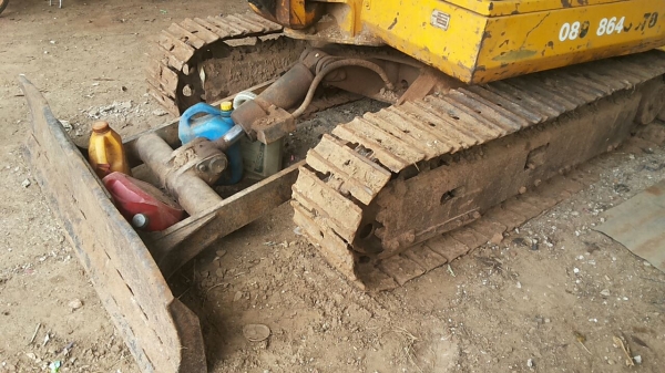 ***ขายแล้วครับขอบคุณ Truck2hand ขายรถขุดน้อย KOMATSU PC30-3 เครื่องเดิมปั๊มเดิม แรงดี ใช้งานปกติ เอวดีไม่แตก ใบแทรก โซ่ สภาพดี ทำงานได้ปกติ อาร์มมีปะนิดหน่อย สภาพพร้อมใช้งาน เอกสารสัญญาซื้อขาย ราคาต่อรองได้เด้อพี่น้องครับ