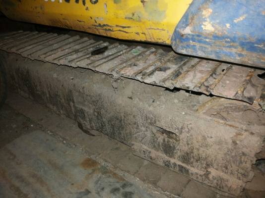 ***ขายแล้วครับขอบคุณ Truck2hand ขายรถขุดน้อย KOMATSU PC30-3 เครื่องเดิมปั๊มเดิม แรงดี ใช้งานปกติ เอวดีไม่แตก ใบแทรก โซ่ สภาพดี ทำงานได้ปกติ อาร์มมีปะนิดหน่อย สภาพพร้อมใช้งาน เอกสารสัญญาซื้อขาย ราคาต่อรองได้เด้อพี่น้องครับ