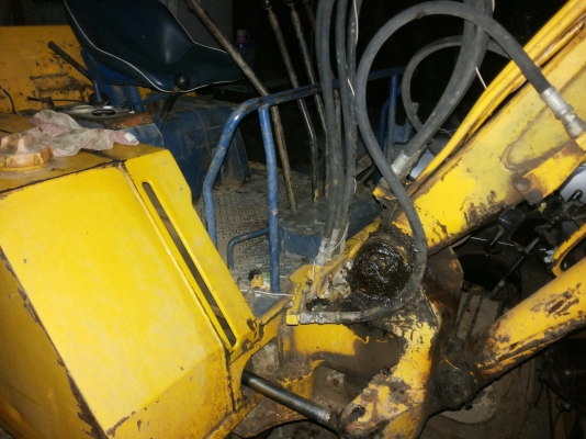 ***ขายแล้วครับขอบคุณ Truck2hand ขายรถขุดน้อย KOMATSU PC30-3 เครื่องเดิมปั๊มเดิม แรงดี ใช้งานปกติ เอวดีไม่แตก ใบแทรก โซ่ สภาพดี ทำงานได้ปกติ อาร์มมีปะนิดหน่อย สภาพพร้อมใช้งาน เอกสารสัญญาซื้อขาย ราคาต่อรองได้เด้อพี่น้องครับ