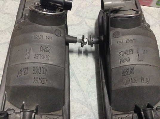 ไฟตัดหมอก mazda 3 2.0 แท้1คู่ 3000 บาท