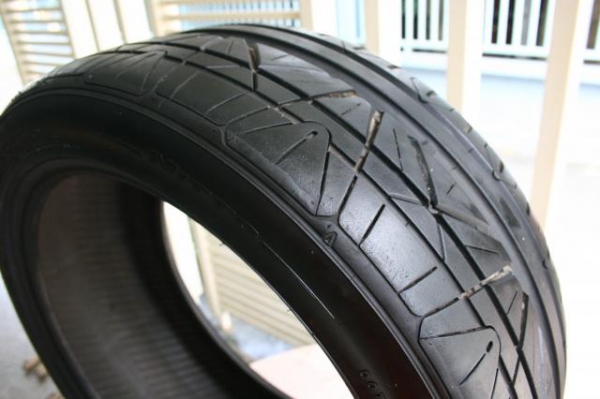 ยาง NITTO 235 40 ZR 18 91W ปี 08 สภาพ 90\%