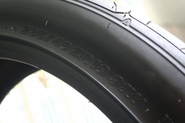 ยาง NITTO 235 40 ZR 18 91W ปี 08 สภาพ 90\%