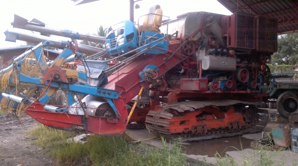 รถเกี่ยวข้าวศักพัฒนา KM49 อีซูซุ 235 เทอร์โบ สภาพดี