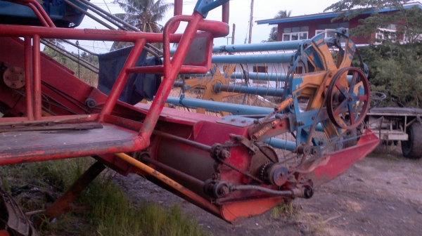 รถเกี่ยวข้าวศักพัฒนา KM49 อีซูซุ 235 เทอร์โบ สภาพดี รถเกี่ยวข้าวศักพัฒนา KM49 อีซูซุ 235 เทอร์โบ สภาพดี