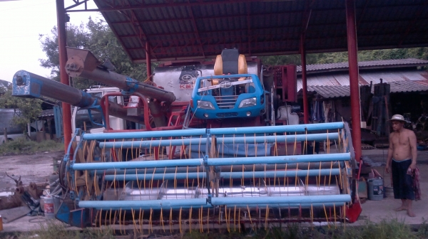 รถเกี่ยวข้าวศักพัฒนา KM49 อีซูซุ 235 เทอร์โบ สภาพดี รถเกี่ยวข้าวศักพัฒนา KM49 อีซูซุ 235 เทอร์โบ สภาพดี