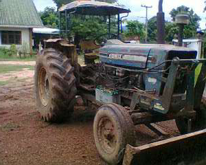 ขายรถไถ Ford 6600 1 เพลา เอกสารเล่มทะเบียน เสื้อลาย ผาน 3 ผาน 7 ผานดันหน้า CMT