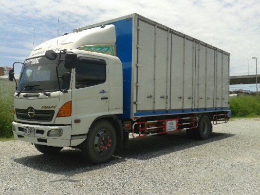 6ล้อ 7.30เมตรตู้10บานไม่มีเสากลาง ฮีโน้เมก้าปี52