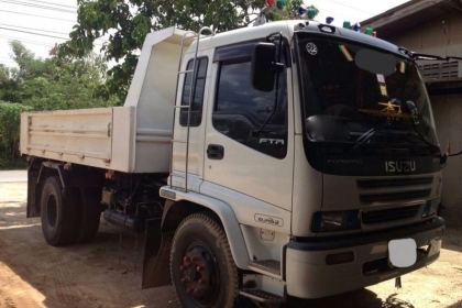 รถอีซูซุ 6 ล้อดั้ม 200 แรงม้า ปี 51  ( รถวิ่ง 2xx,xxx กม. )  สนใจติดต่อ 081 - 6079515