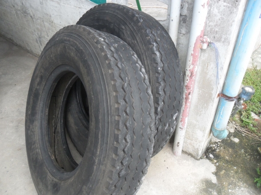 ยาง BRIDGESTONE 9.00 - 20 สวยๆ 1 คู่ ราคา 3800 บาท