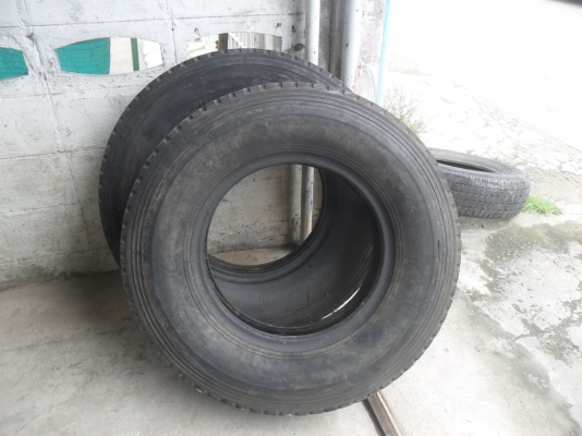 ยาง BRIDGESTONE 9.00 - 20 สวยๆ 1 คู่ ราคา 3800 บาท