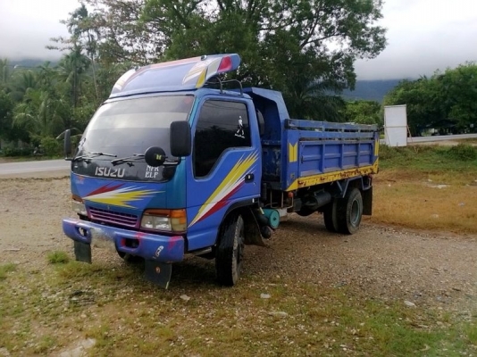 รถอีซูซุ 6 ล้อดั้ม NPR เปลื่ยนเครื่อง  120 แรงม้า ( ฝาขาว )  สนใจติดต่อ 081 - 6079515