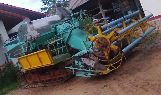 ขายด่วน รถเกี่ยวข้าวสุรชัย เครื่องยนต์ของอีซูซุ 185 HP เทอร์โบ 6BF1 ปั๊มตัวใหญ่ของคาวา เบอร์ 24 ช่วงล่างของ 10HT สภาพดีพร้อมทำงานได้เลย ราคาต่อรองได้ครับ