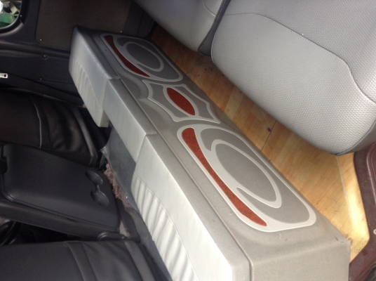 ขายรถตู้หัวจรวด ปี2003 เครื่อง2j แก๊สหัวฉีด vip เบาะ 9 ของแต่งครบ