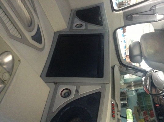 ขายรถตู้หัวจรวด ปี2003 เครื่อง2j แก๊สหัวฉีด vip เบาะ 9 ของแต่งครบ