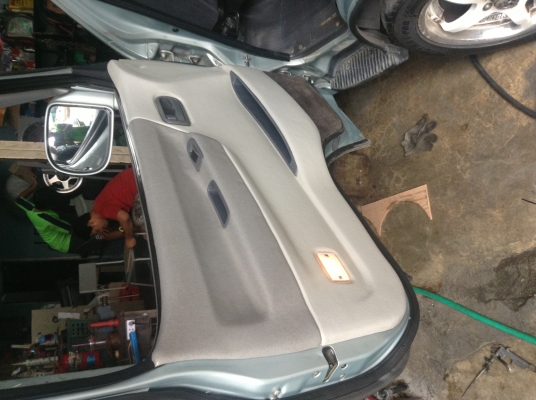 ขายรถตู้หัวจรวด ปี2003 เครื่อง2j แก๊สหัวฉีด vip เบาะ 9 ของแต่งครบ