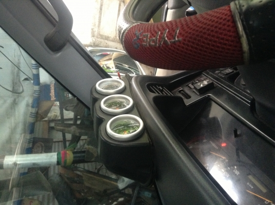 ขายรถตู้หัวจรวด ปี2003 เครื่อง2j แก๊สหัวฉีด vip เบาะ 9 ของแต่งครบ