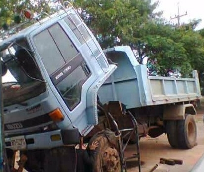 ISUZU ROCKY 145 HP 6BB1 หกล้อดั๊มพ์ กระบะดั๊มพ์เหล็ก 6 ตันความยาว 3.80 เมตรสภาพสวย เครื่องแน่นดีไม่มีเยิ้ม ภายในเก๋งสวยครบ พวงมาลัยเพาเวอร์ ช่วงล่างใหญ่ชุดเฟืองท้ายของมิตซูบิชิ FUSO คัชซีไม่มีบวม ยาง 9.00 ขอบ 20 สภาพดี 70\% พร้อมบรรทุกพร้อมใช้งาน เอกสารเล่