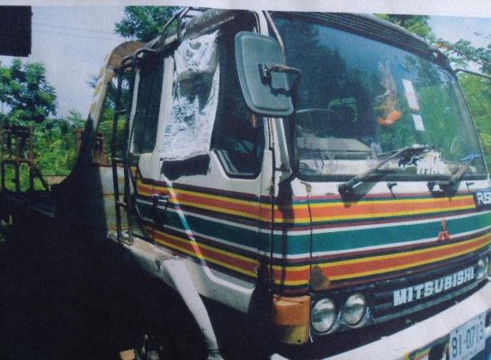 รถเกี่ยวข้าว2คันพร้อมเทเลอร์10ล้อ1คัน