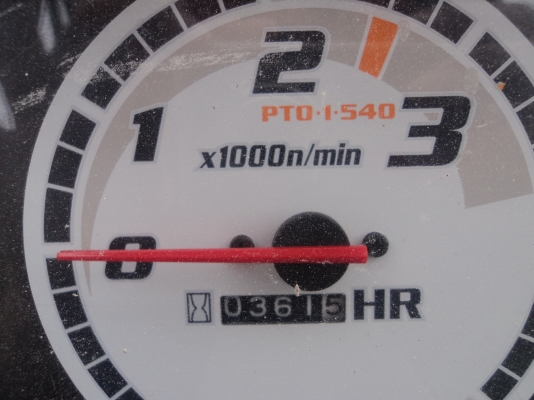 ขายรถแทรกเตอร์ B 2420 พร้อมดันหน้าและตัดหญ้า