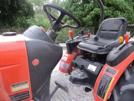 ขายรถแทรกเตอร์ B 2420 พร้อมดันหน้าและตัดหญ้า