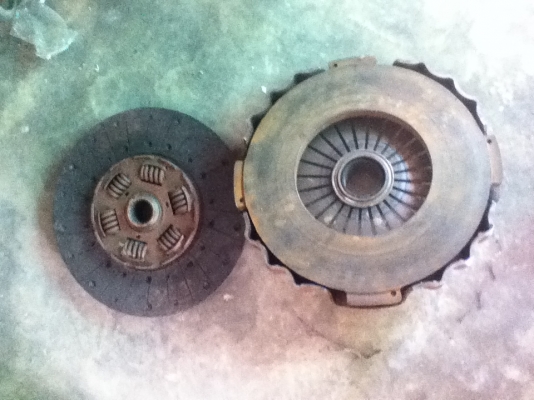 ต้องการขายแผ่นครัชพร้อมจานกด ของ volvo fm 12 ต้องการขายแผ่นครัชพร้อมจานกด ของ volvo fm 12