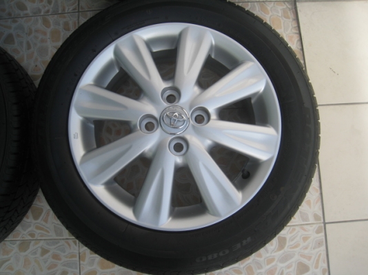 ขายล้อแม็ก Toyota yaris 15"x5.5" et45 4รู100 + ยางปี 1913 ครับ  สนใจติดต่อ เล็กคลองสามครับ (081-3747940)