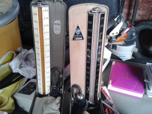 ที่วัดความดันโบรานไว้โชว์ 2 ตัว 600