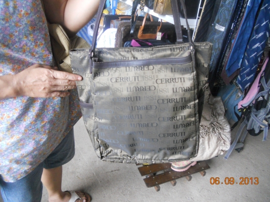 กระเป๋าผู้หญิงของแท้จากญี่ปุ่นมีผลิตที่ USA.ฝรั่งเศษ, อื่นๆ ใช้มาน้อยมากอย่างสวย หาตำหนิไม่เจอ กระเป๋าผู้หญิงของแท้จากญี่ปุ่นมีผลิตที่ USA.ฝรั่งเศษ, อื่นๆ ใช้มาน้อยมากอย่างสวย หาตำหนิไม่เจอ