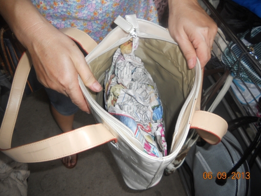 กระเป๋าผู้หญิงของแท้จากญี่ปุ่นมีผลิตที่ USA.ฝรั่งเศษ, อื่นๆ ใช้มาน้อยมากอย่างสวย หาตำหนิไม่เจอ กระเป๋าผู้หญิงของแท้จากญี่ปุ่นมีผลิตที่ USA.ฝรั่งเศษ, อื่นๆ ใช้มาน้อยมากอย่างสวย หาตำหนิไม่เจอ